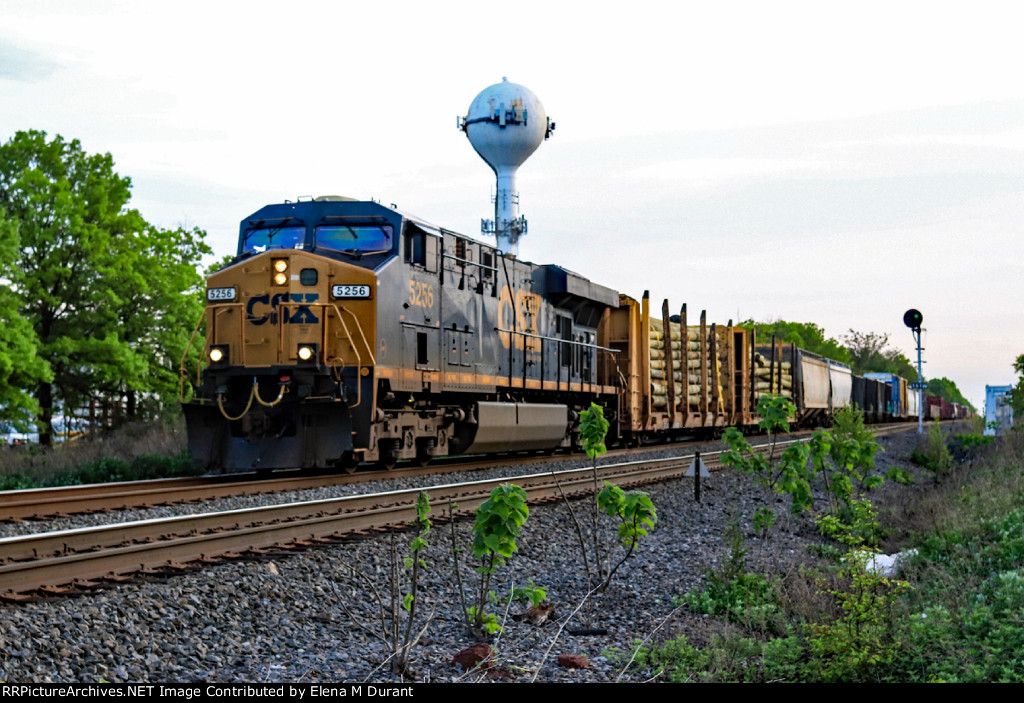 CSX 5256 on M-410